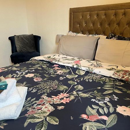 Park View Serviced Apartment - Next To Northolt Tube Station - Near Central London & Wembley ภายนอก รูปภาพ