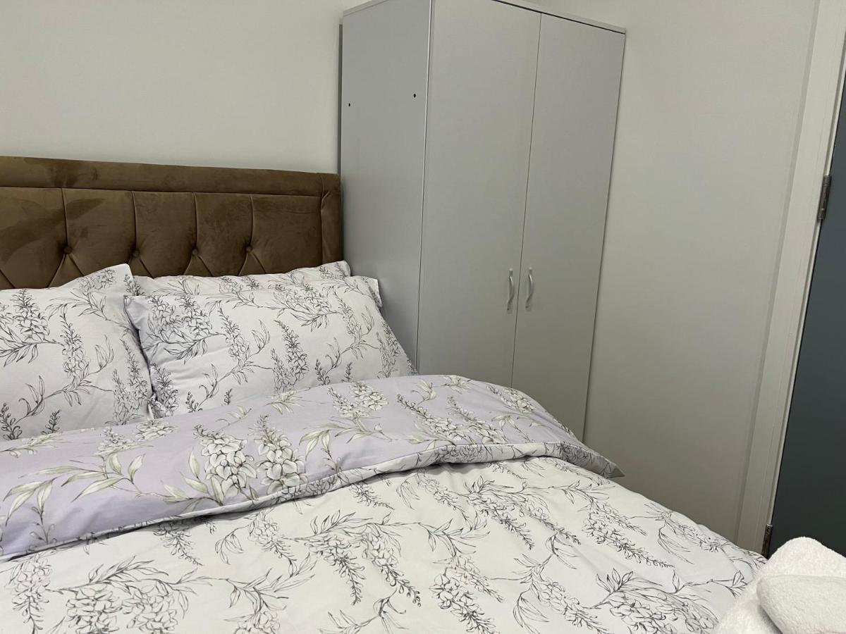 Park View Serviced Apartment - Next To Northolt Tube Station - Near Central London & Wembley ภายนอก รูปภาพ