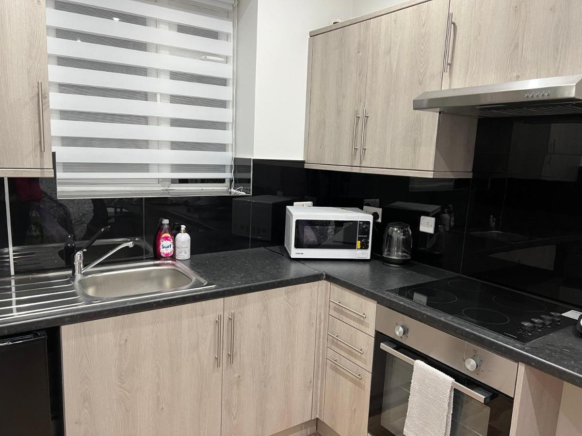Park View Serviced Apartment - Next To Northolt Tube Station - Near Central London & Wembley ภายนอก รูปภาพ
