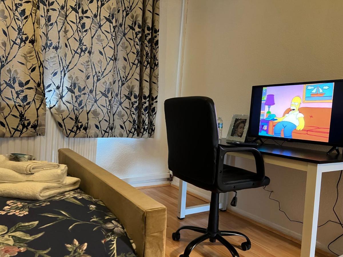 Park View Serviced Apartment - Next To Northolt Tube Station - Near Central London & Wembley ภายนอก รูปภาพ