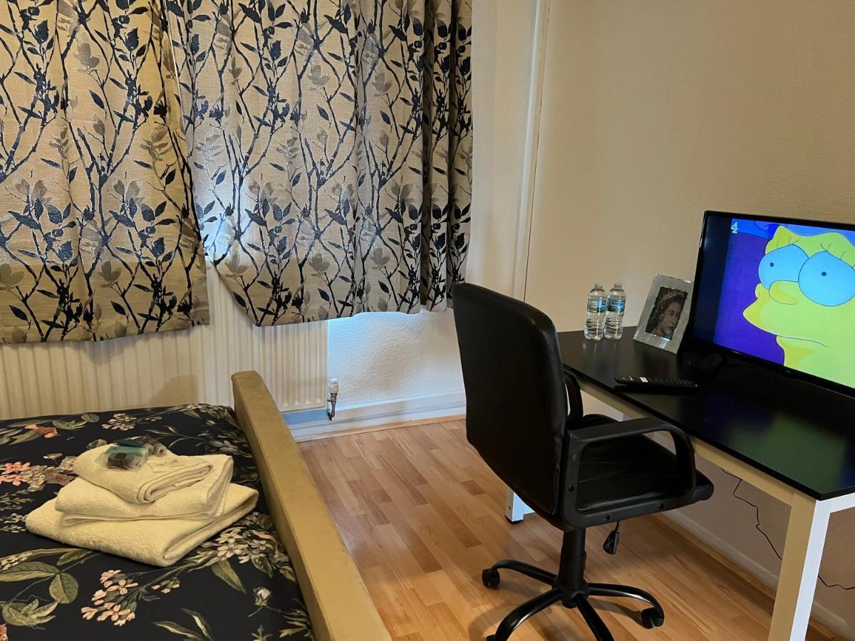 Park View Serviced Apartment - Next To Northolt Tube Station - Near Central London & Wembley ภายนอก รูปภาพ